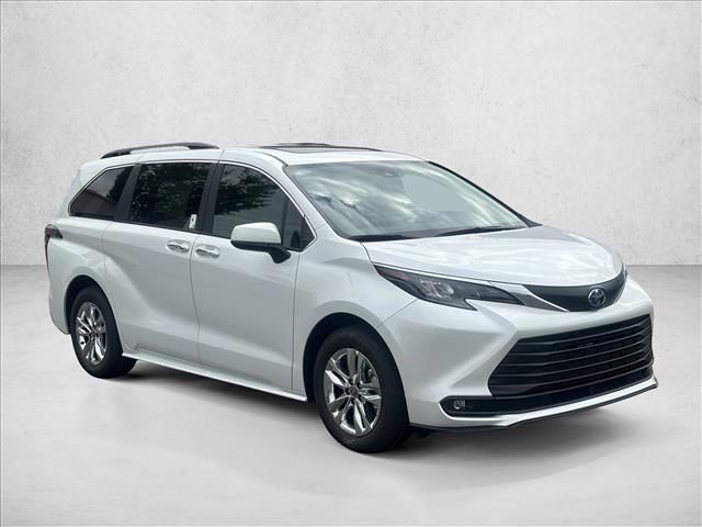 2025 Toyota Sienna XLE