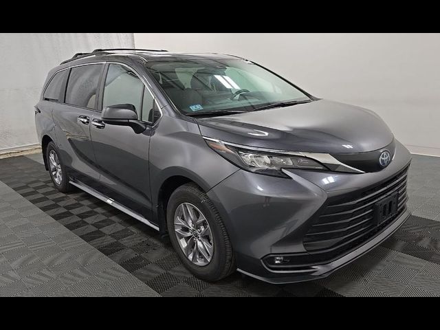 2025 Toyota Sienna XLE