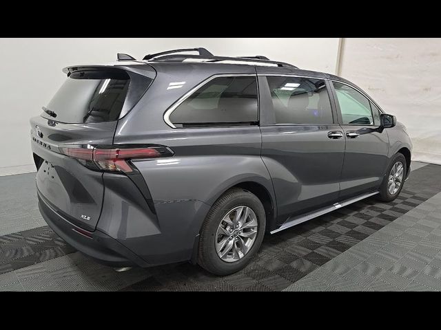 2025 Toyota Sienna XLE
