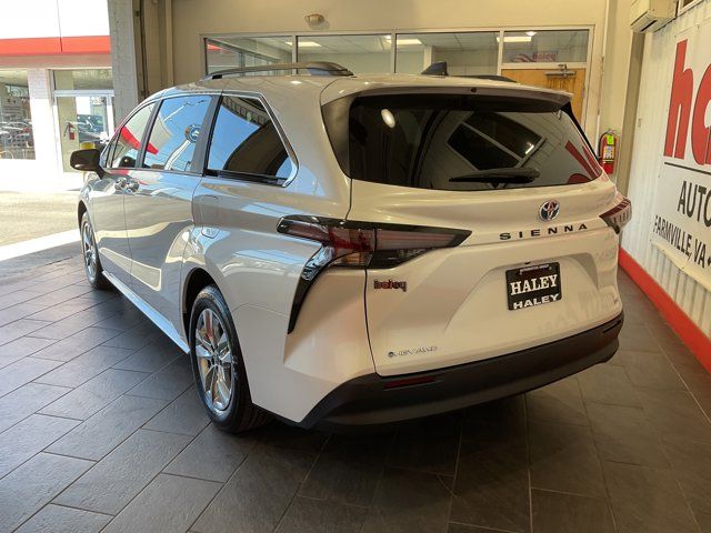 2025 Toyota Sienna XLE
