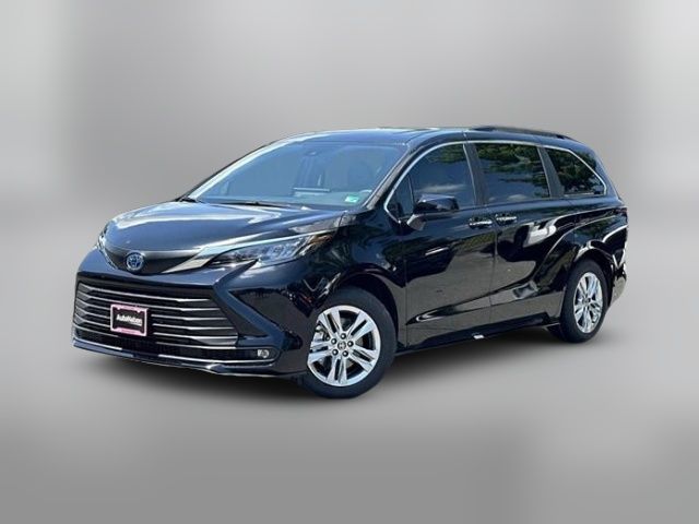 2025 Toyota Sienna XLE