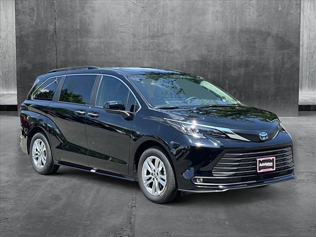 2025 Toyota Sienna XLE