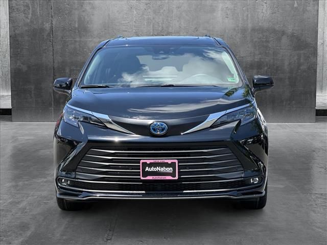 2025 Toyota Sienna XLE