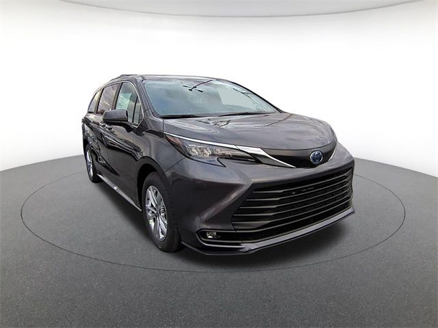 2025 Toyota Sienna XLE