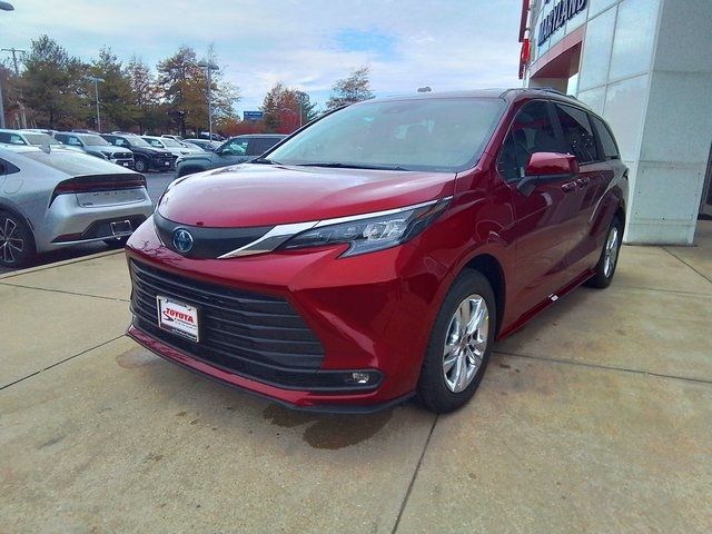 2025 Toyota Sienna XLE