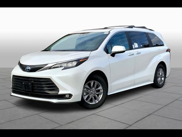 2025 Toyota Sienna XLE