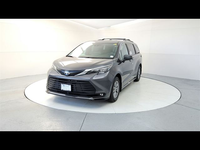 2025 Toyota Sienna XLE