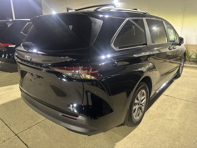 2025 Toyota Sienna XLE