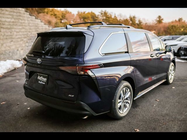 2025 Toyota Sienna XLE