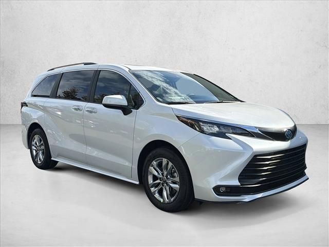 2025 Toyota Sienna XLE