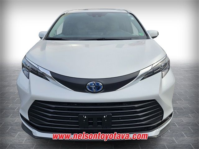 2025 Toyota Sienna XLE