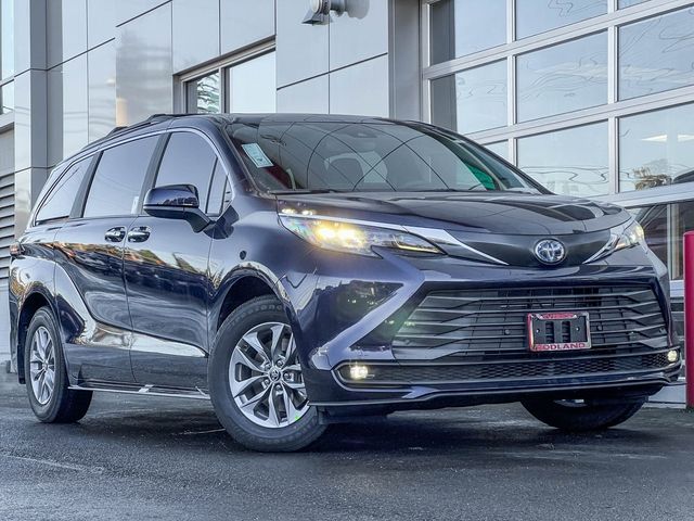 2025 Toyota Sienna XLE