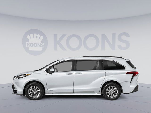 2025 Toyota Sienna XLE