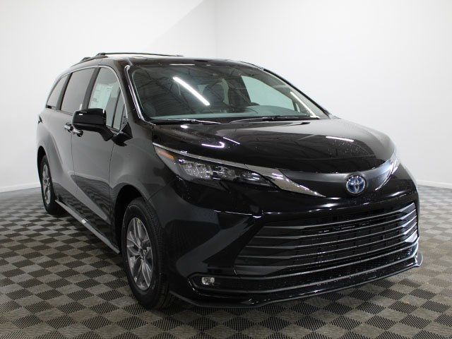2025 Toyota Sienna XLE
