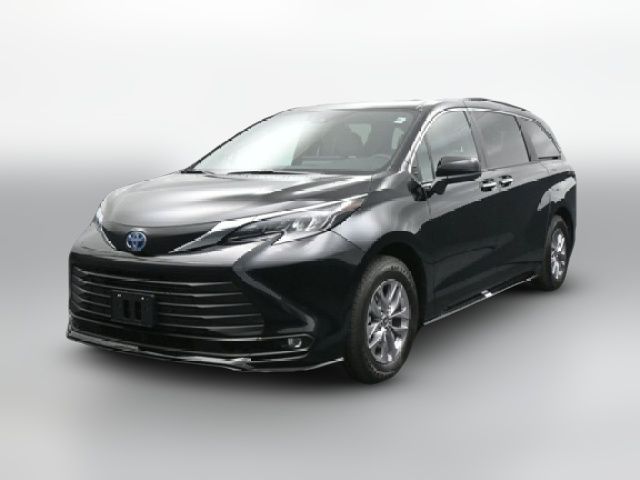 2025 Toyota Sienna XLE