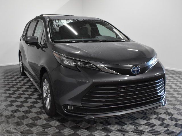 2025 Toyota Sienna XLE