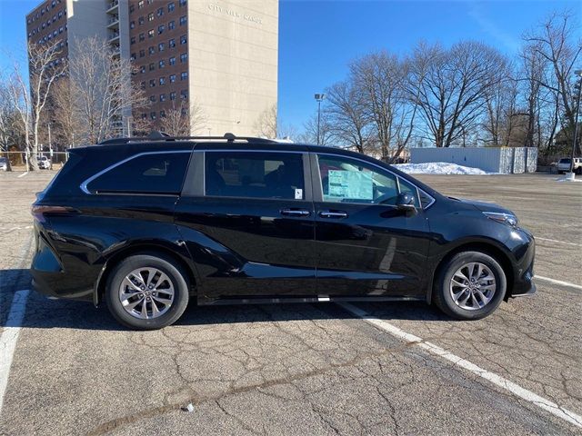 2025 Toyota Sienna XLE