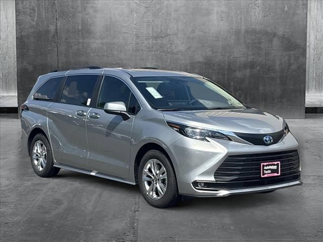 2025 Toyota Sienna XLE