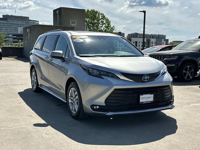 2025 Toyota Sienna XLE