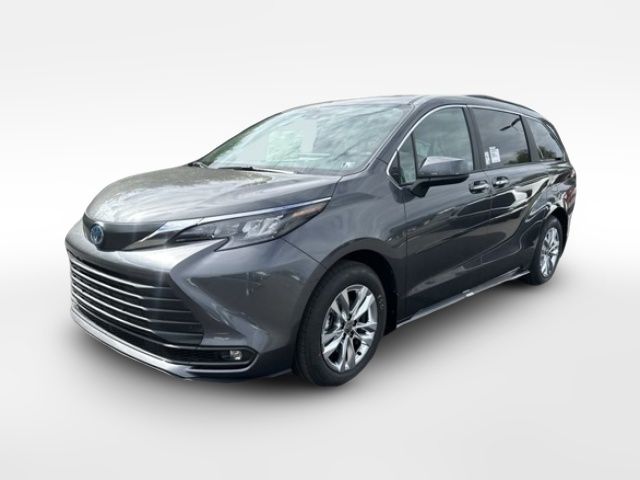 2025 Toyota Sienna XLE