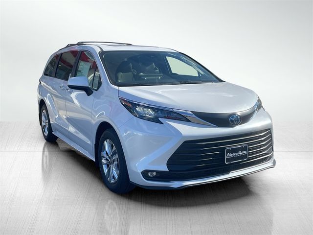 2025 Toyota Sienna XLE