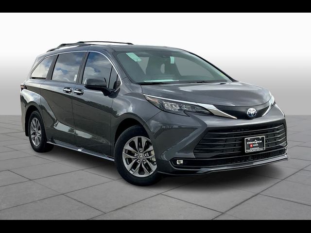 2025 Toyota Sienna XLE