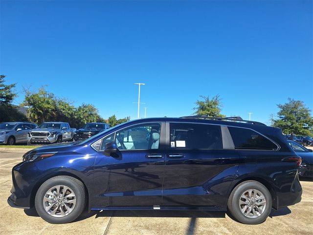 2025 Toyota Sienna XLE