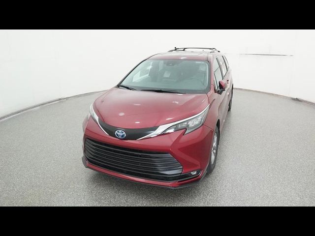 2025 Toyota Sienna XLE