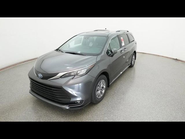 2025 Toyota Sienna XLE