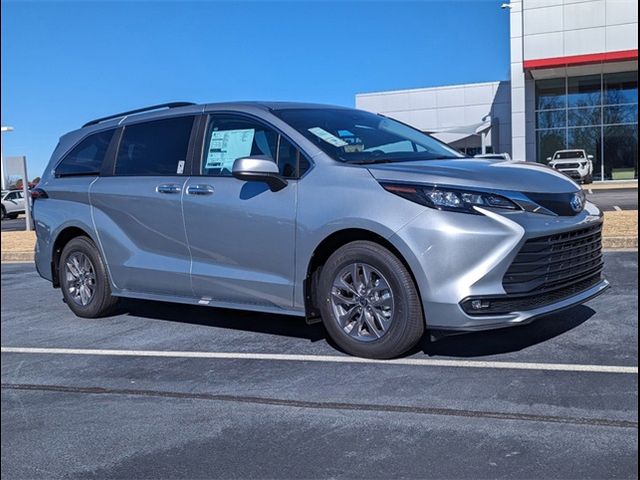 2025 Toyota Sienna XLE