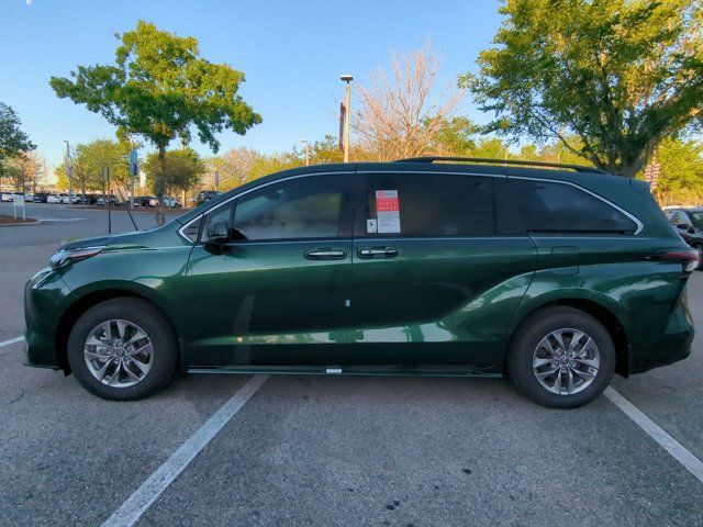 2025 Toyota Sienna XLE