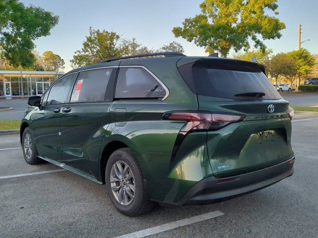 2025 Toyota Sienna XLE