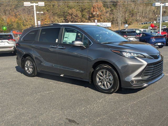 2025 Toyota Sienna XLE