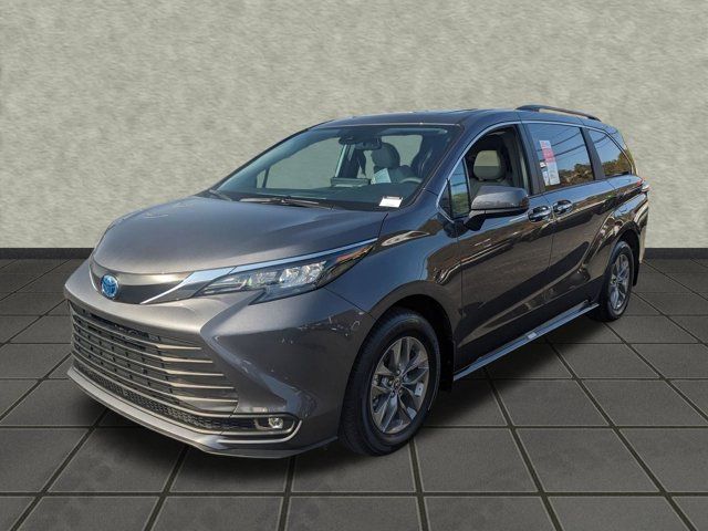 2025 Toyota Sienna XLE