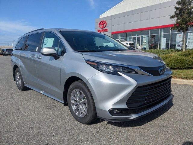 2025 Toyota Sienna XLE