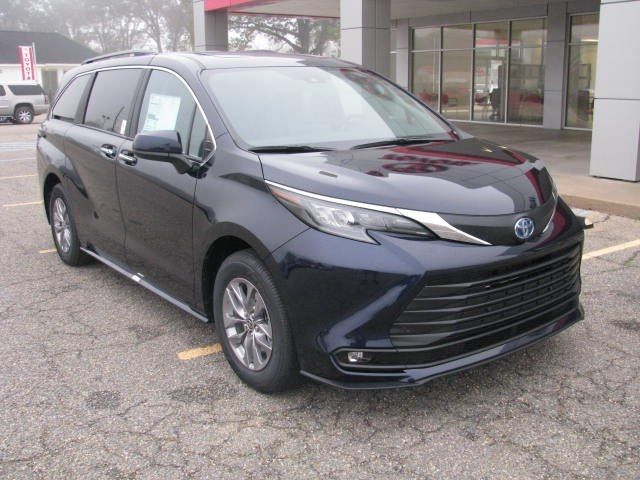 2025 Toyota Sienna XLE