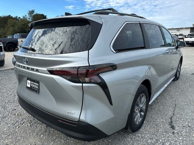 2025 Toyota Sienna XLE