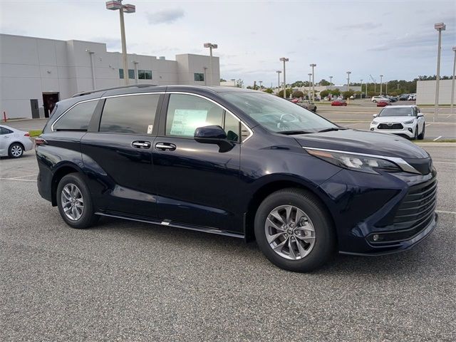 2025 Toyota Sienna XLE