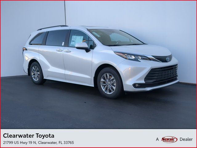 2025 Toyota Sienna XLE