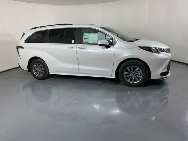 2025 Toyota Sienna XLE