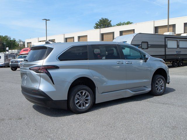 2025 Toyota Sienna XLE