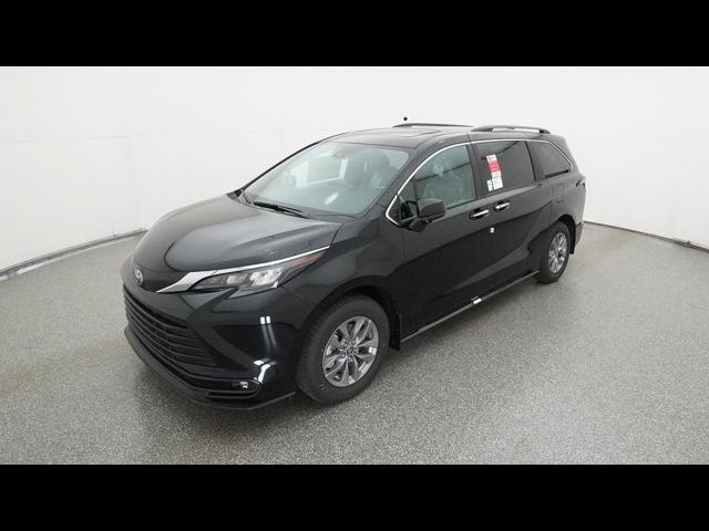 2025 Toyota Sienna XLE