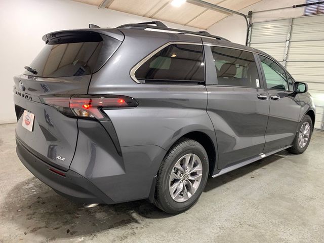 2025 Toyota Sienna XLE