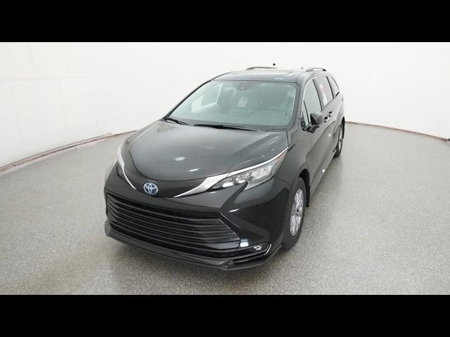 2025 Toyota Sienna XLE