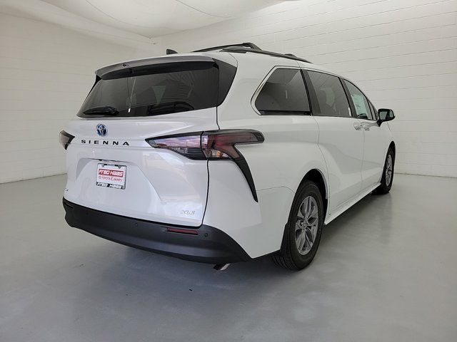 2025 Toyota Sienna XLE