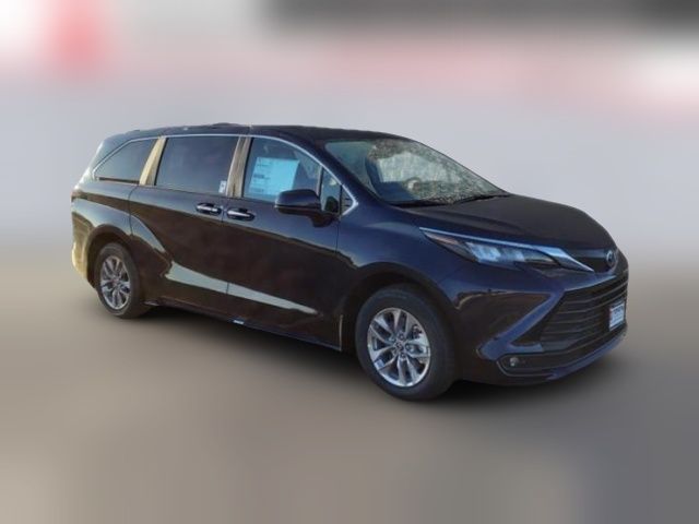 2025 Toyota Sienna XLE