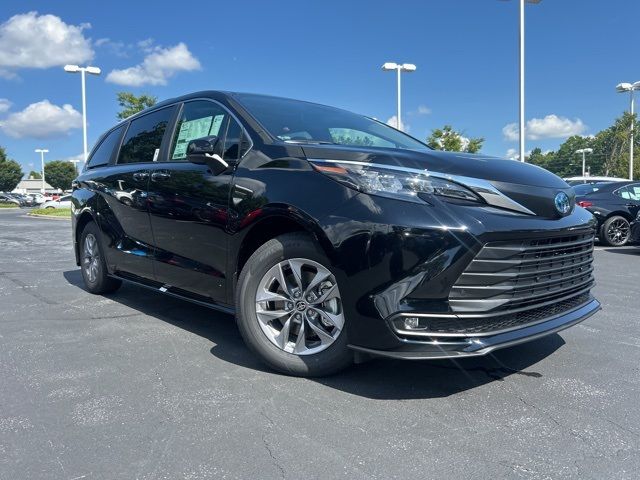2025 Toyota Sienna XLE