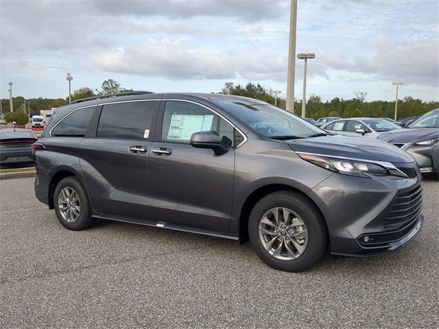 2025 Toyota Sienna XLE