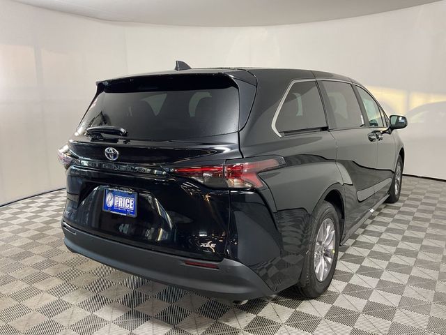 2025 Toyota Sienna XLE