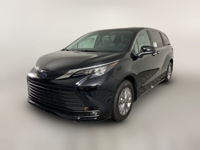 2025 Toyota Sienna XLE